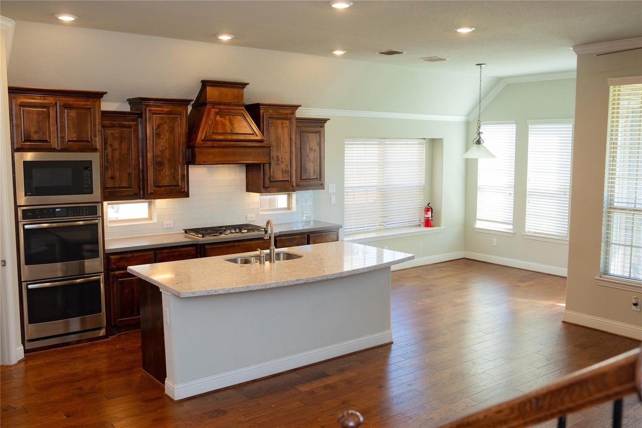 504 Pineview Dr - Photo 5 of 22