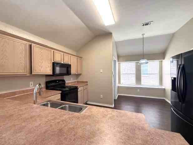 2218 W Thoroughbred Dr - Photo 7 of 16