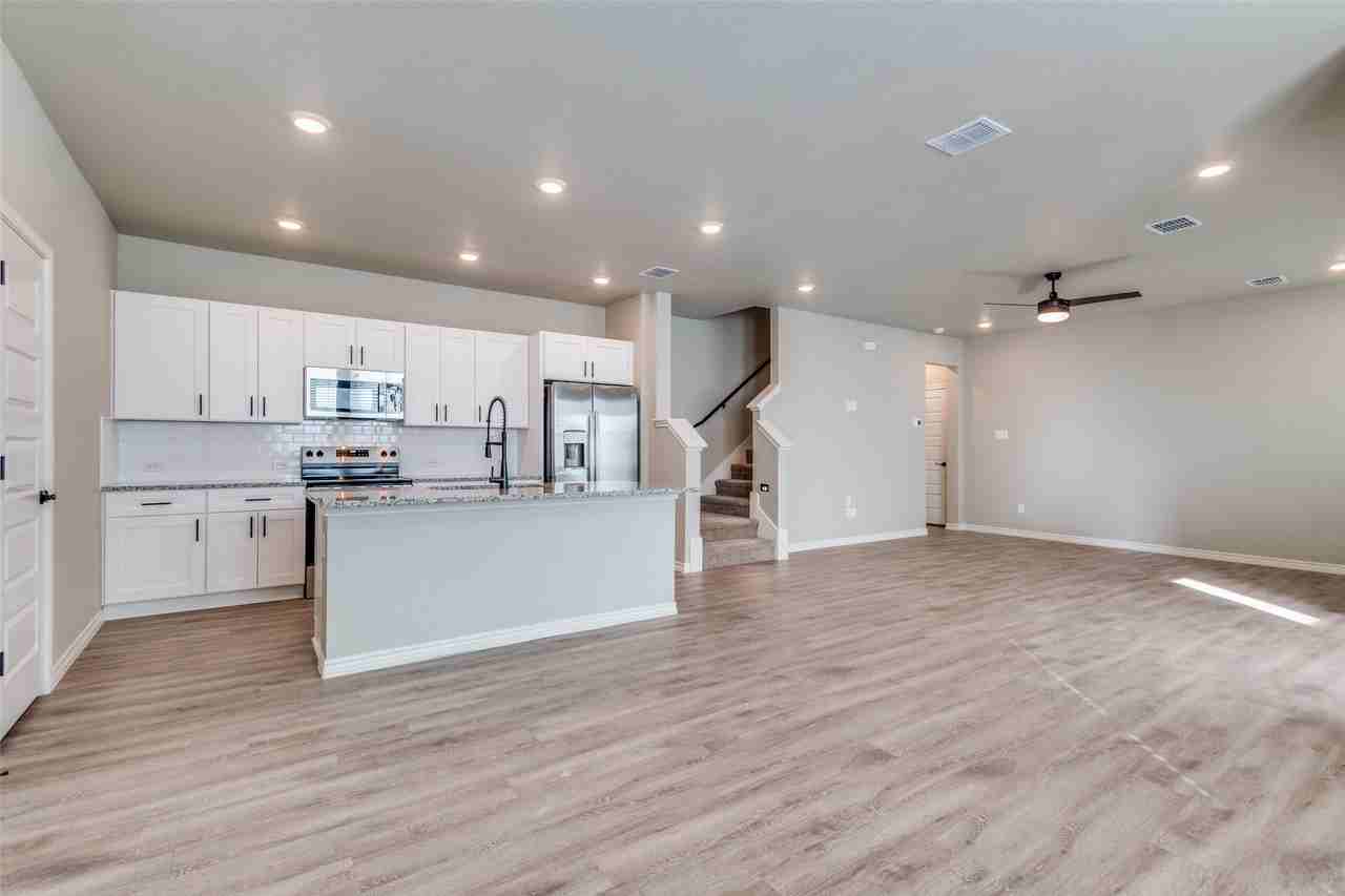 613 Vine St #106 - Photo 3 of 12