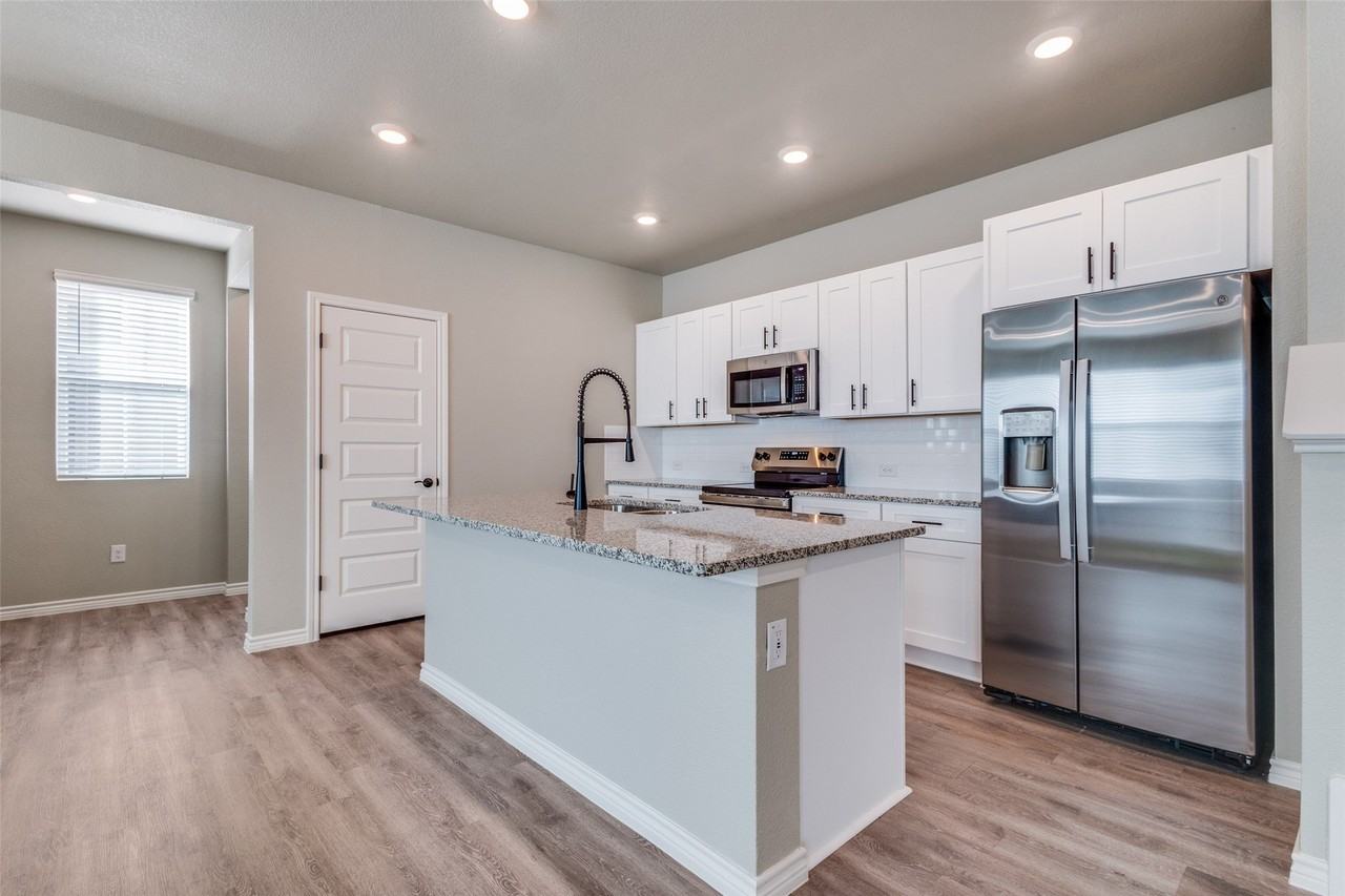 613 Vine St #106 - Photo 4 of 12