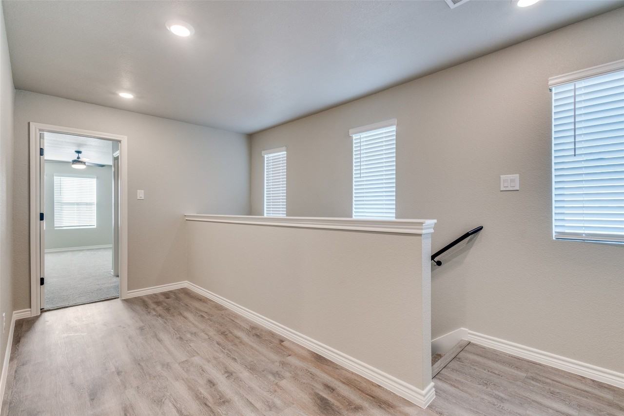 613 Vine St #106 - Photo 5 of 12