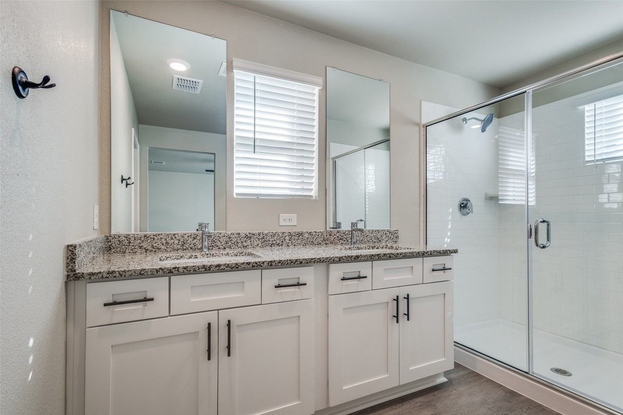 613 Vine St #106 - Photo 7 of 12