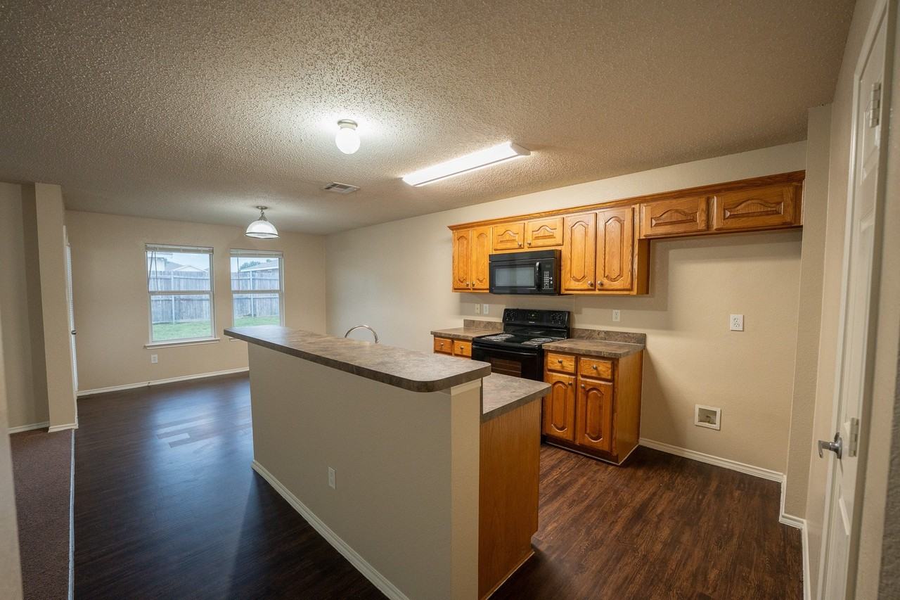 233 Willow Creek Ln - Photo 7 of 15
