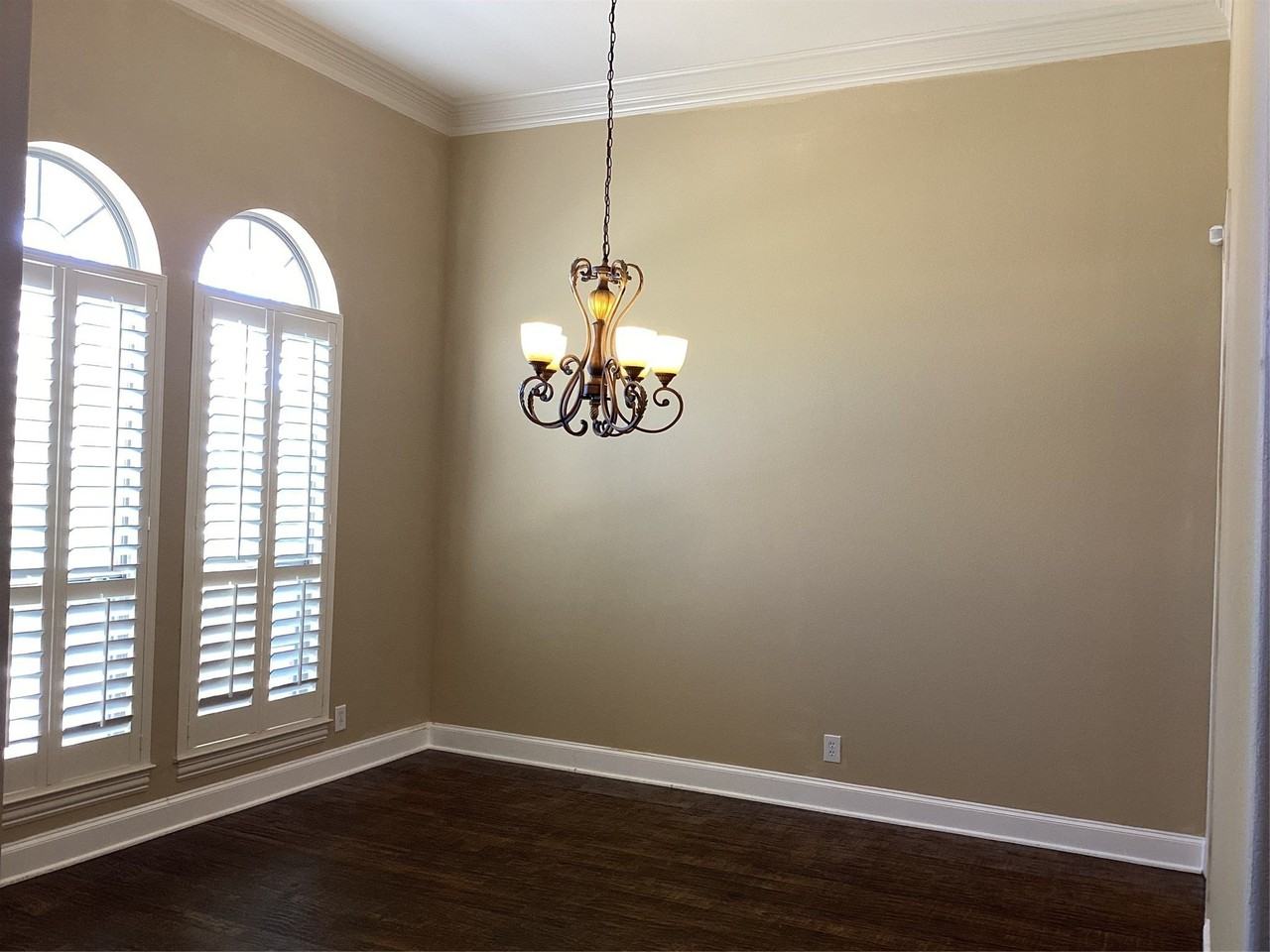 917 Excalibur Dr - Photo 4 of 40