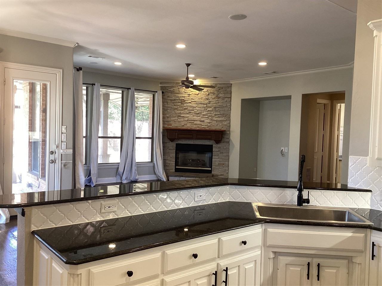 917 Excalibur Dr - Photo 7 of 40