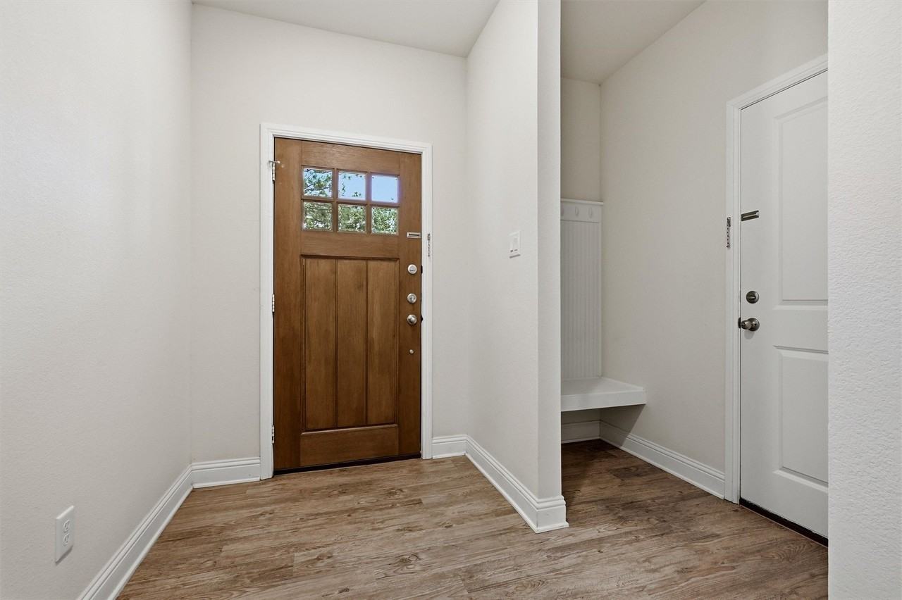 104 S Jordan St - Photo 7 of 37