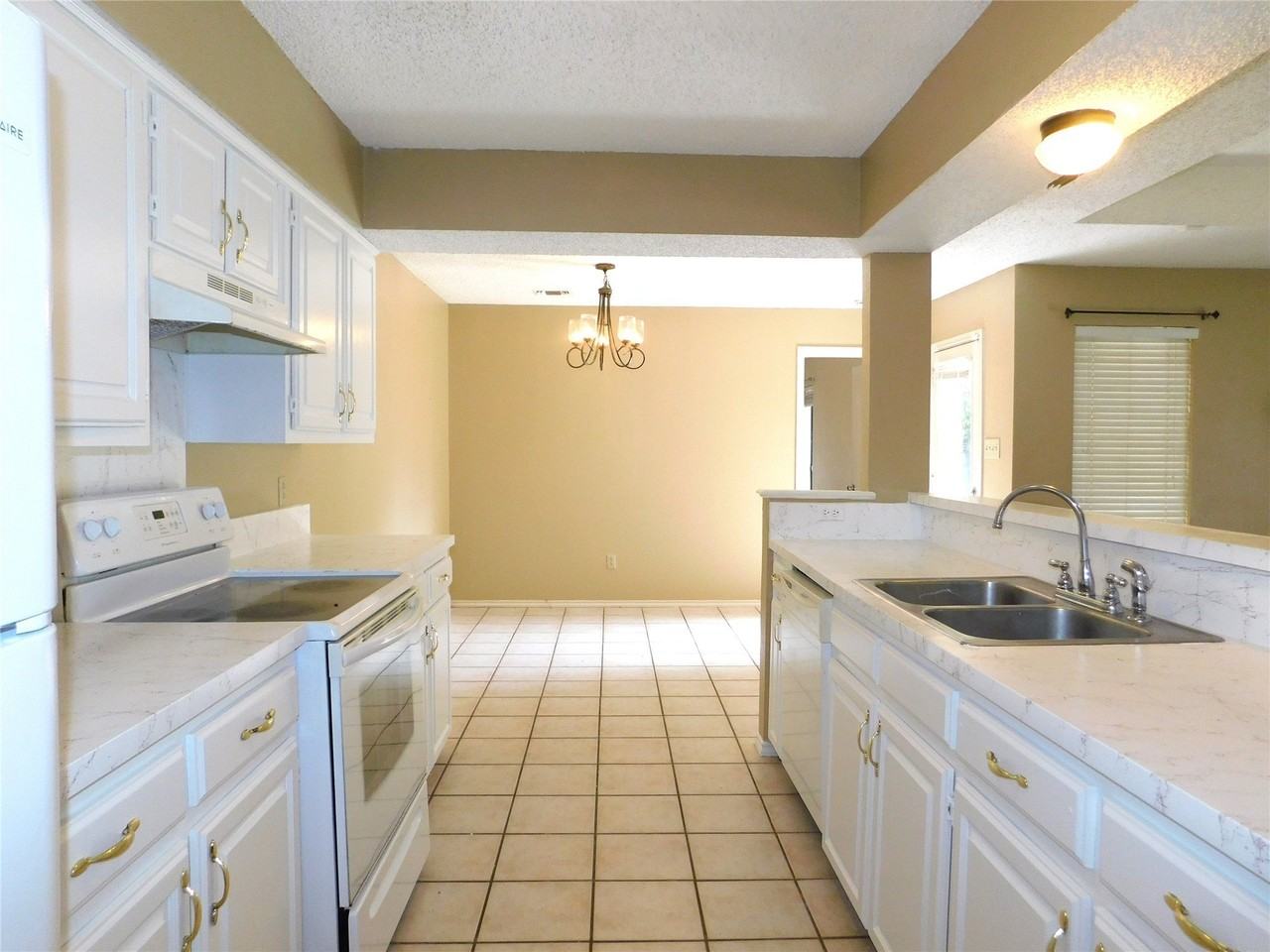 9792 Windy Ridge Rd - Photo 7 of 17