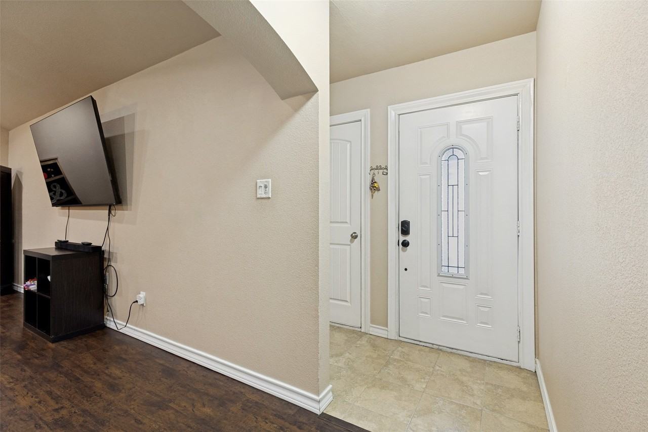 625 Park Center Blvd - Photo 6 of 25