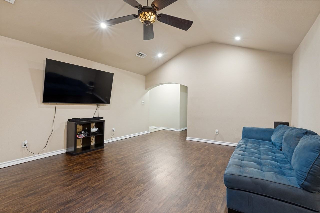 625 Park Center Blvd - Photo 7 of 25