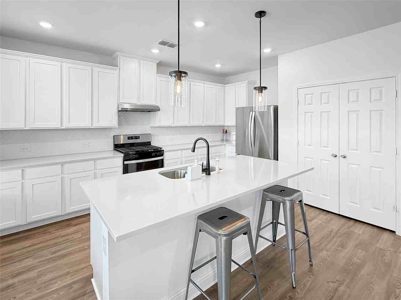 1200 Lancaster Dr - Photo 5 of 24