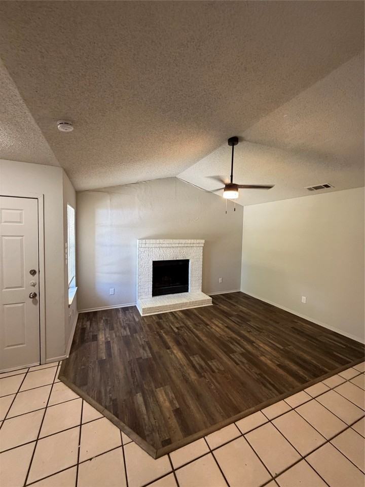 201 S Kenney St #A - Photo 2 of 12