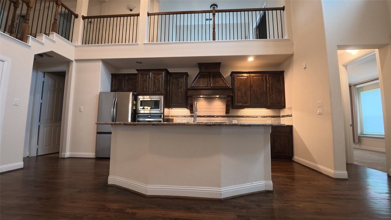 15652 Wild Cherry Ln - Photo 4 of 34