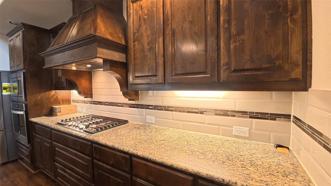 15652 Wild Cherry Ln - Photo 5 of 34