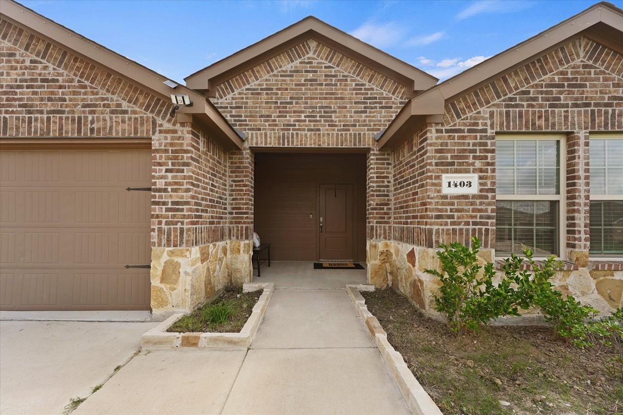 1403 Thunder Canyon Way - Photo 2 of 32