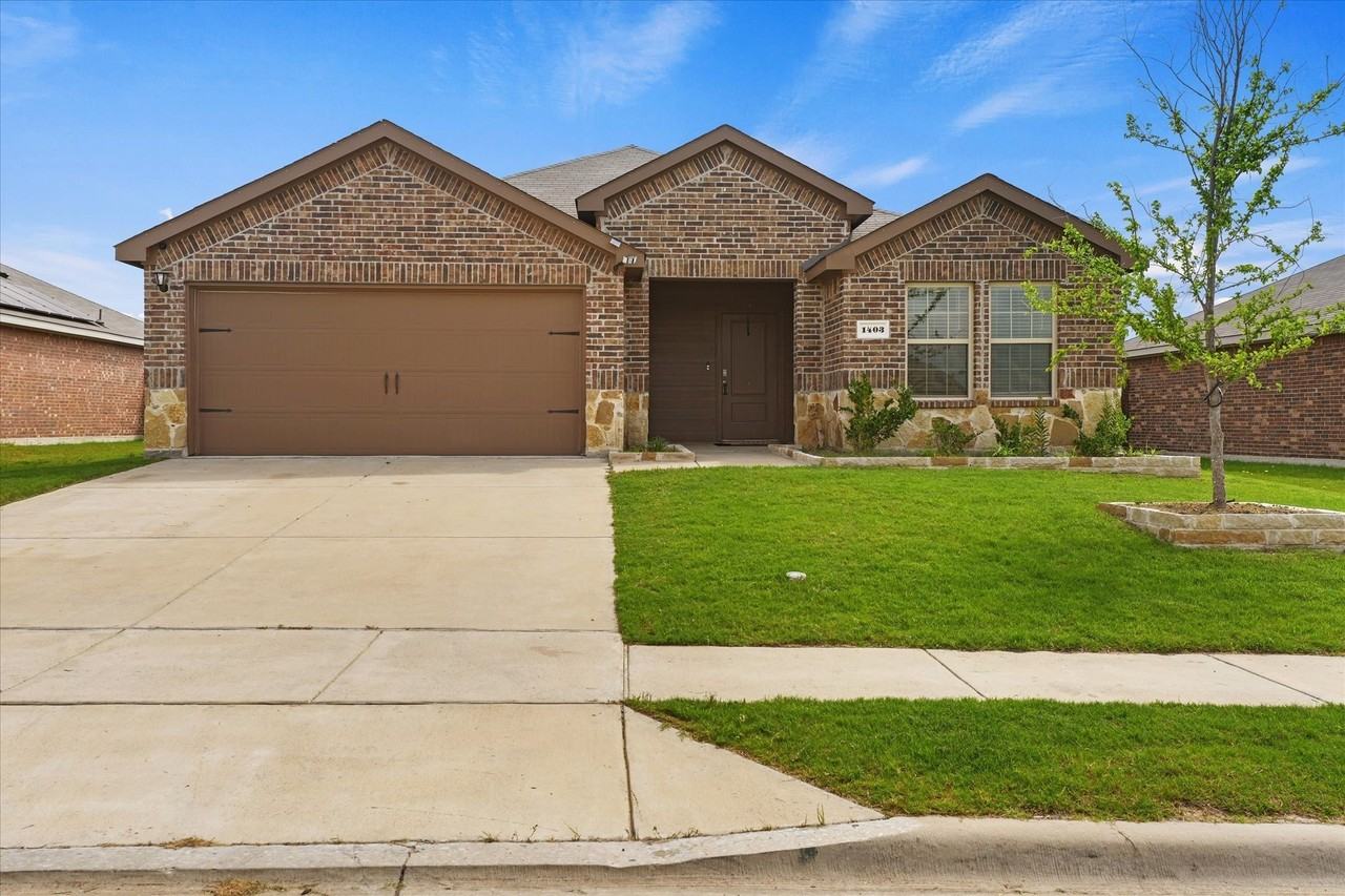 1403 Thunder Canyon Way - Photo 3 of 32