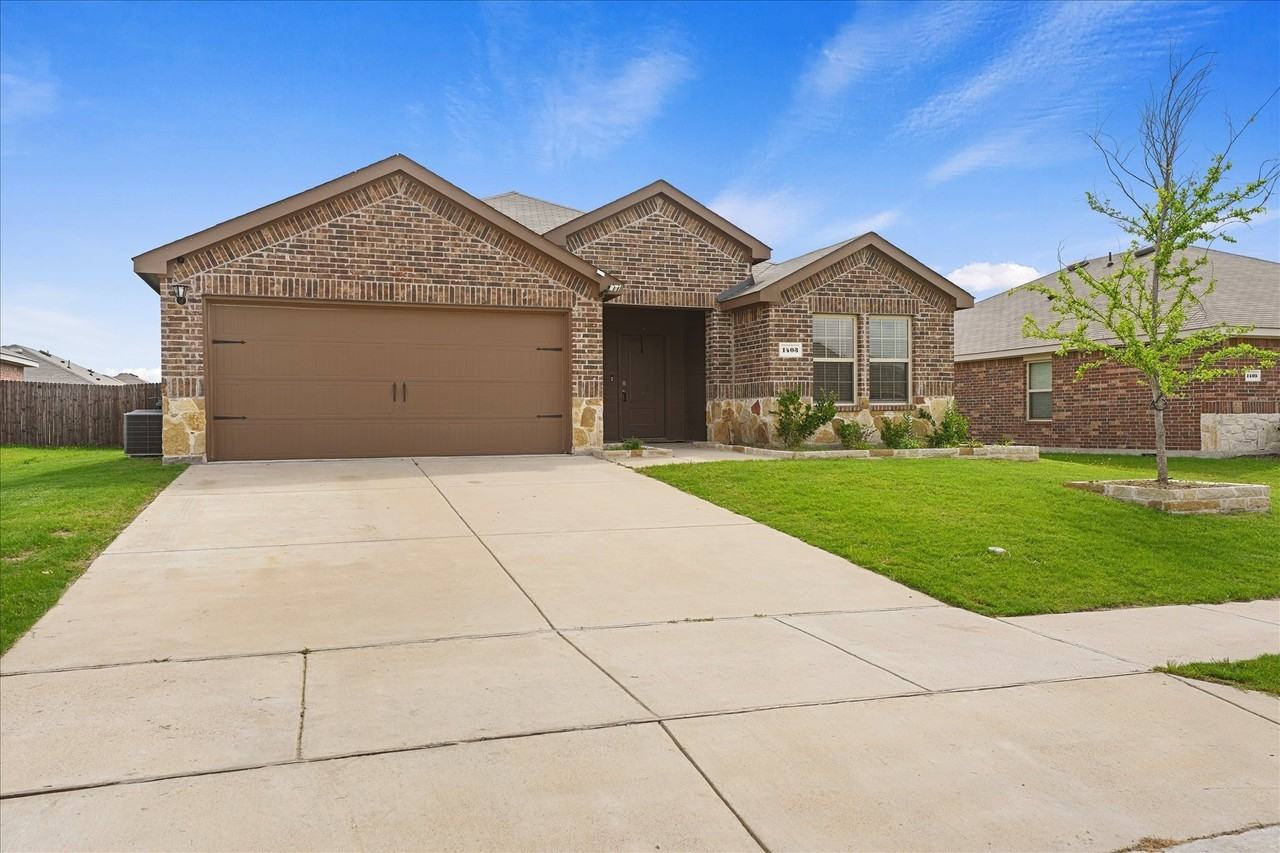 1403 Thunder Canyon Way - Photo 4 of 32