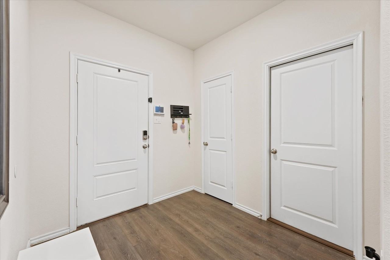 1403 Thunder Canyon Way - Photo 5 of 32