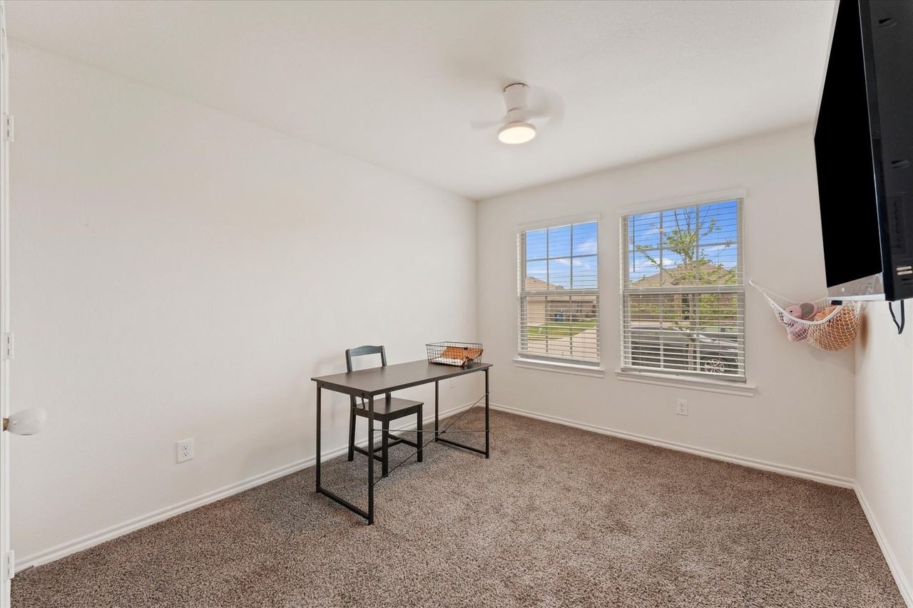 1403 Thunder Canyon Way - Photo 6 of 32