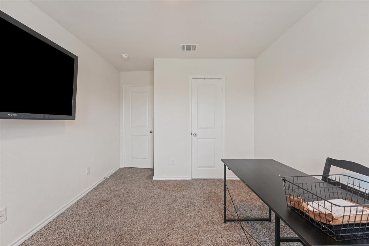 1403 Thunder Canyon Way - Photo 7 of 32