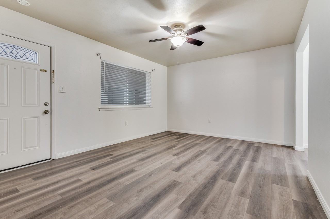 428 N Dallas Ave #3 - Photo 2 of 25