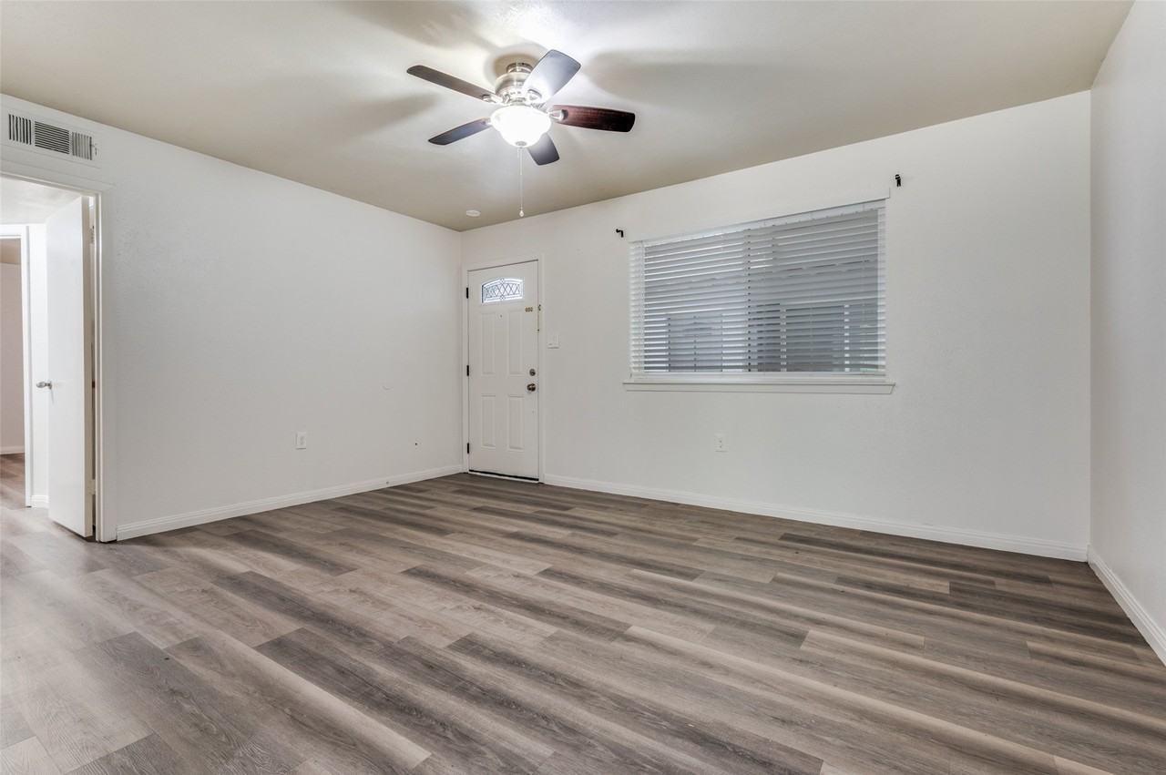 428 N Dallas Ave #3 - Photo 3 of 25