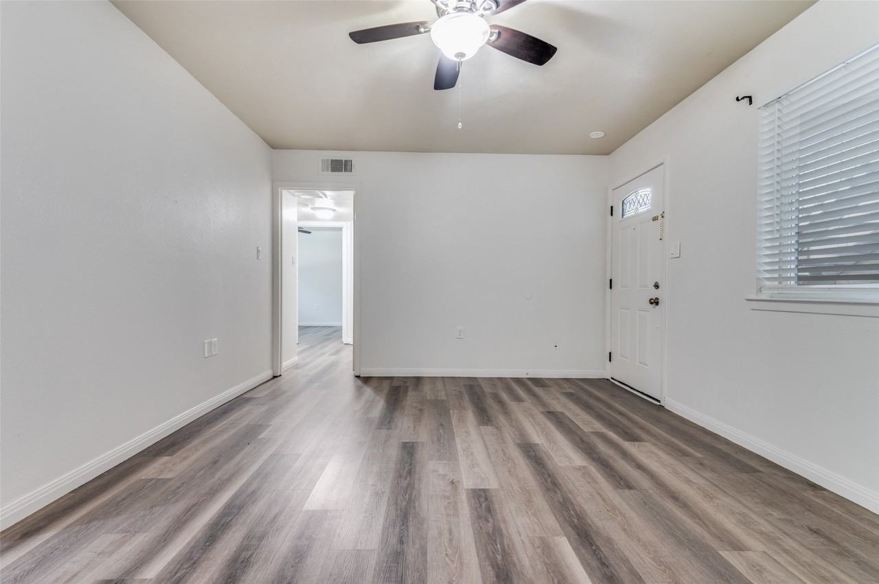 428 N Dallas Ave #3 - Photo 4 of 25