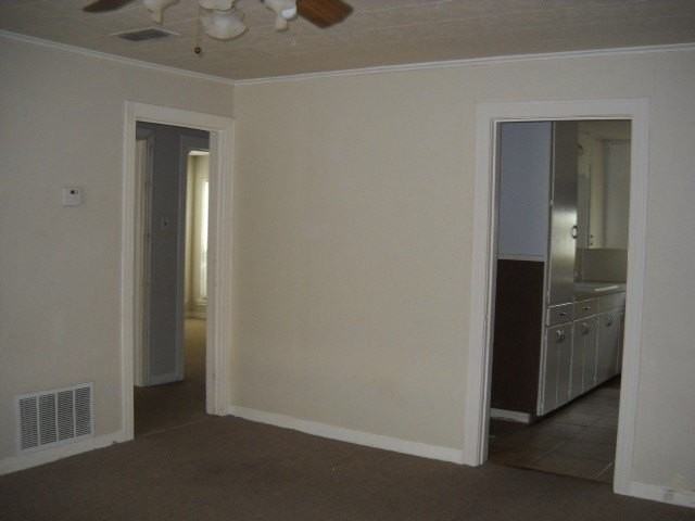 1302 Sewell St - Photo 3 of 8