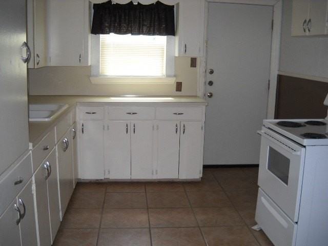1302 Sewell St - Photo 4 of 8