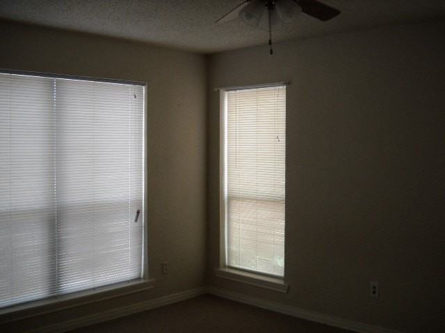 1302 Sewell St - Photo 5 of 8