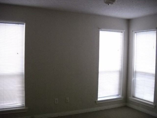 1302 Sewell St - Photo 6 of 8