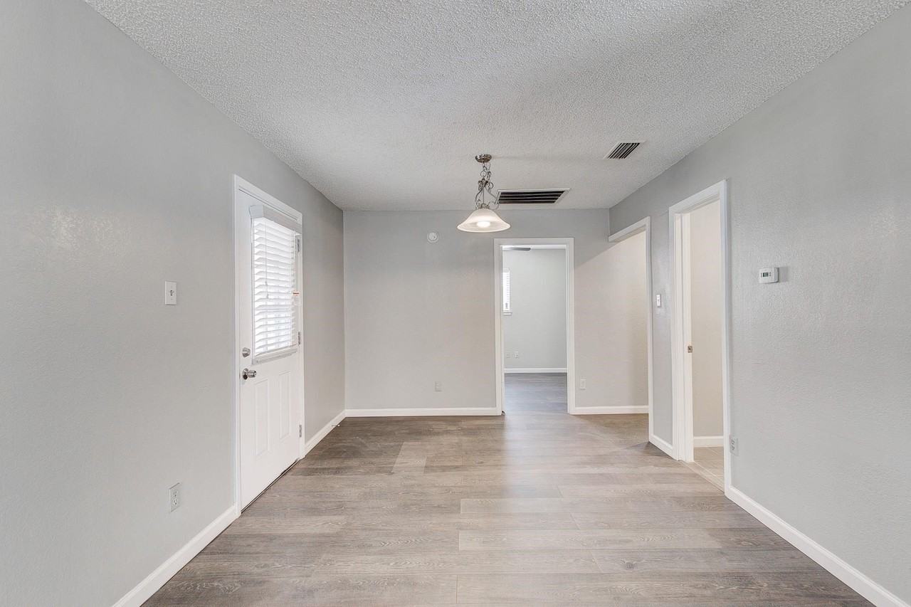 2422 Jewell Dr - Photo 5 of 21