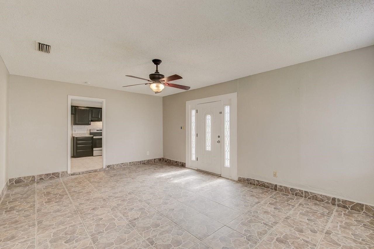 2422 Jewell Dr - Photo 6 of 21