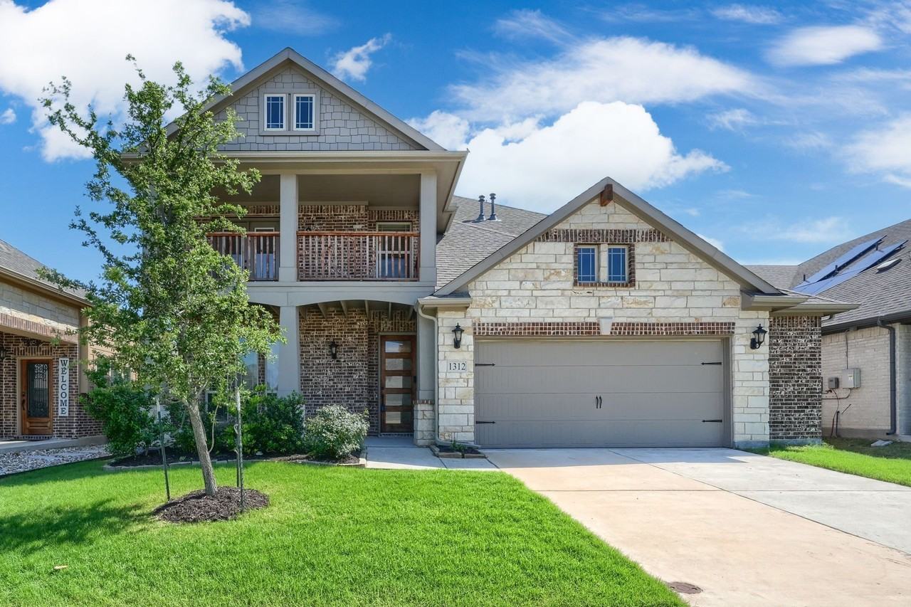 1312 Arrowwood Dr - Photo 2 of 40