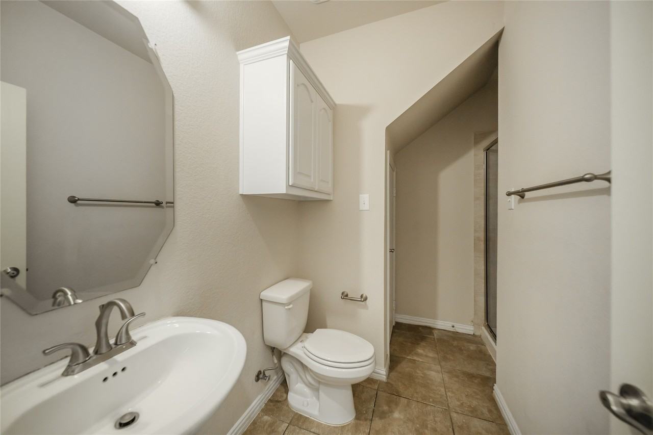 1442 Wellesley Dr - Photo 5 of 38