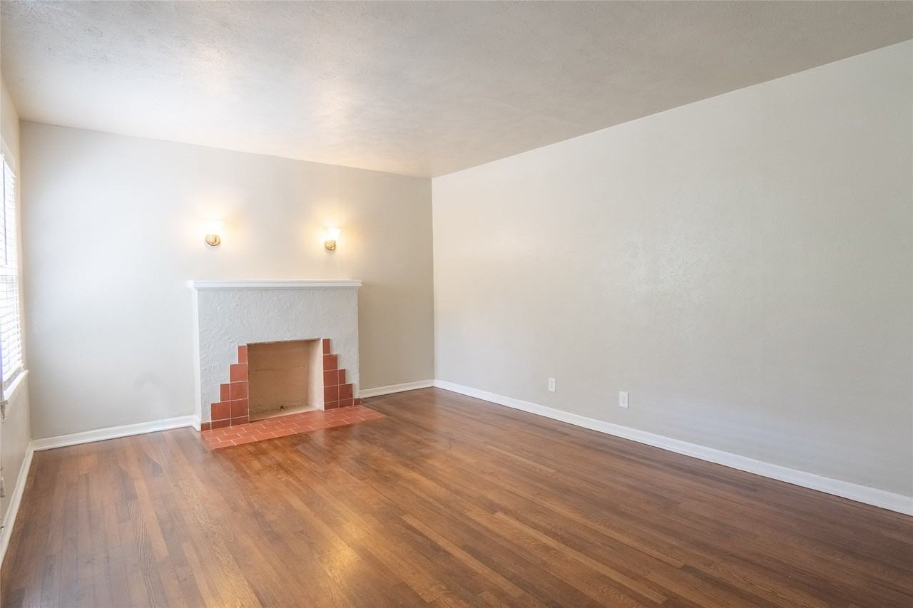 1558 W Shaw St - Photo 2 of 15