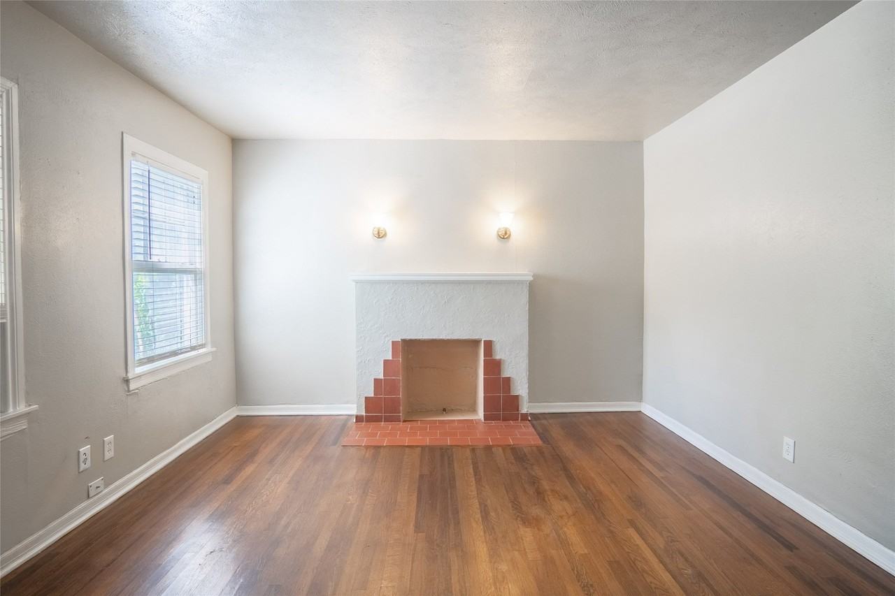 1558 W Shaw St - Photo 3 of 15