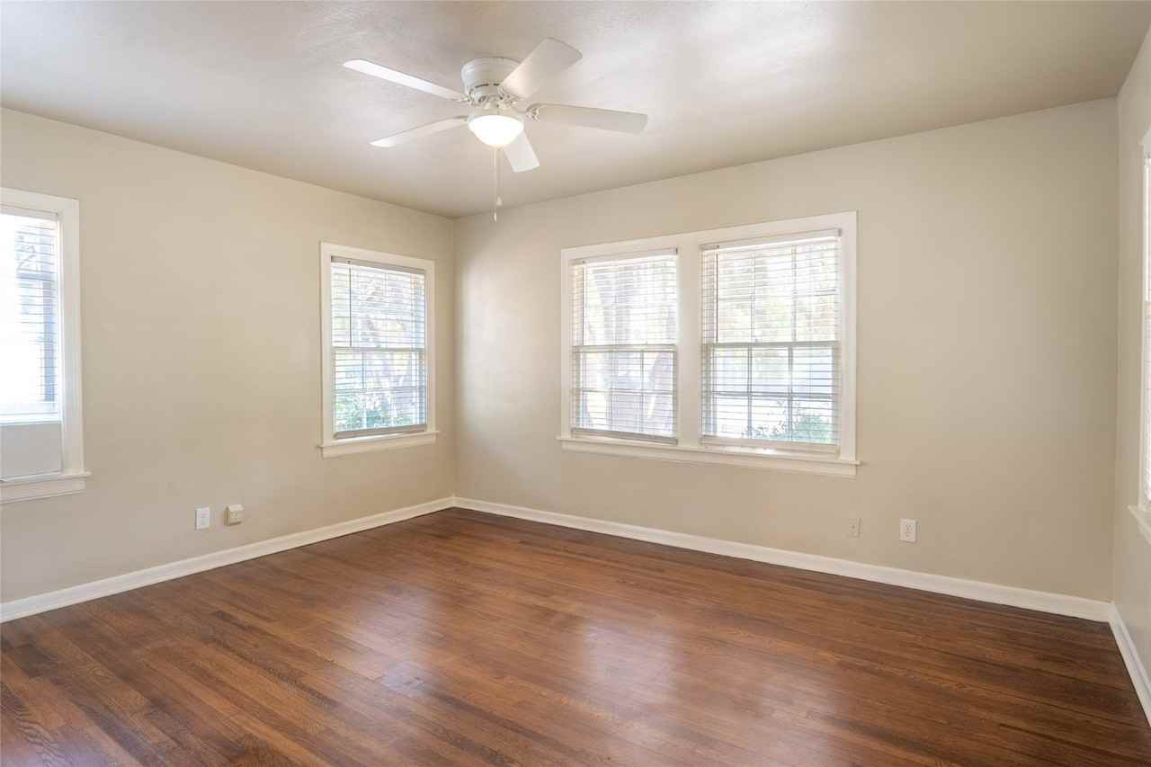 1558 W Shaw St - Photo 5 of 15