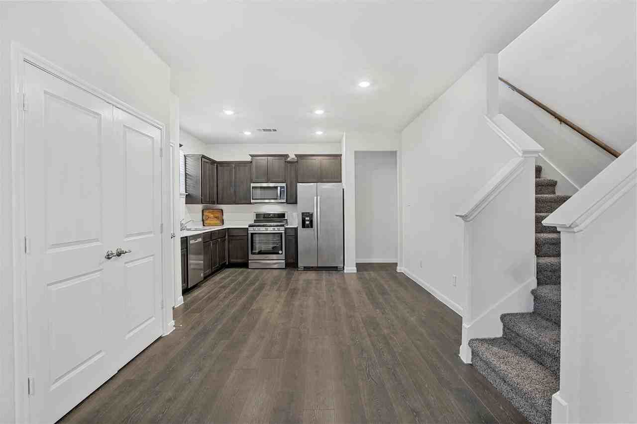 3911 Nature Ct - Photo 5 of 27
