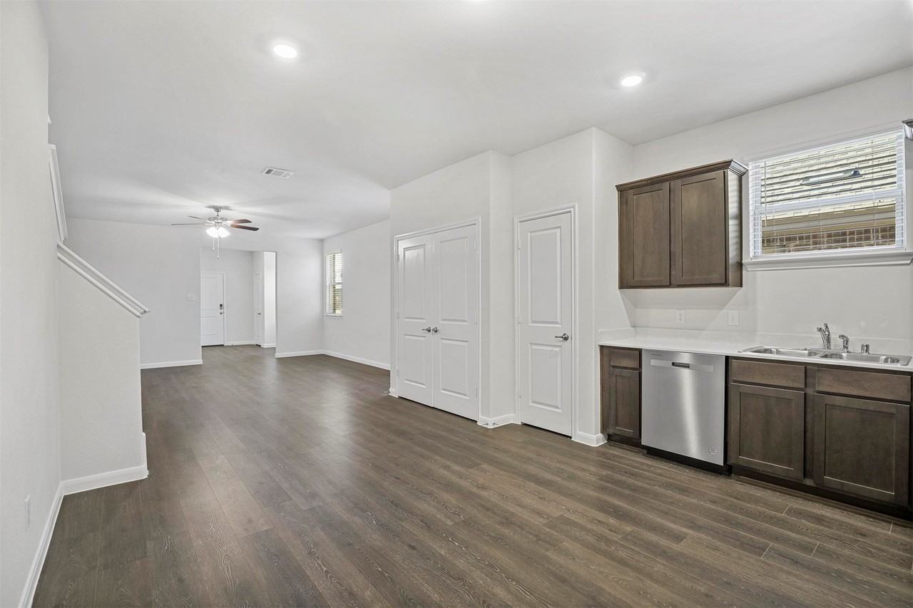 3911 Nature Ct - Photo 6 of 27