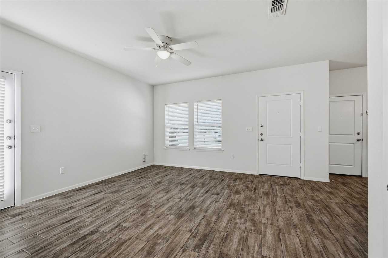 2333 N Hickory St - Photo 5 of 29
