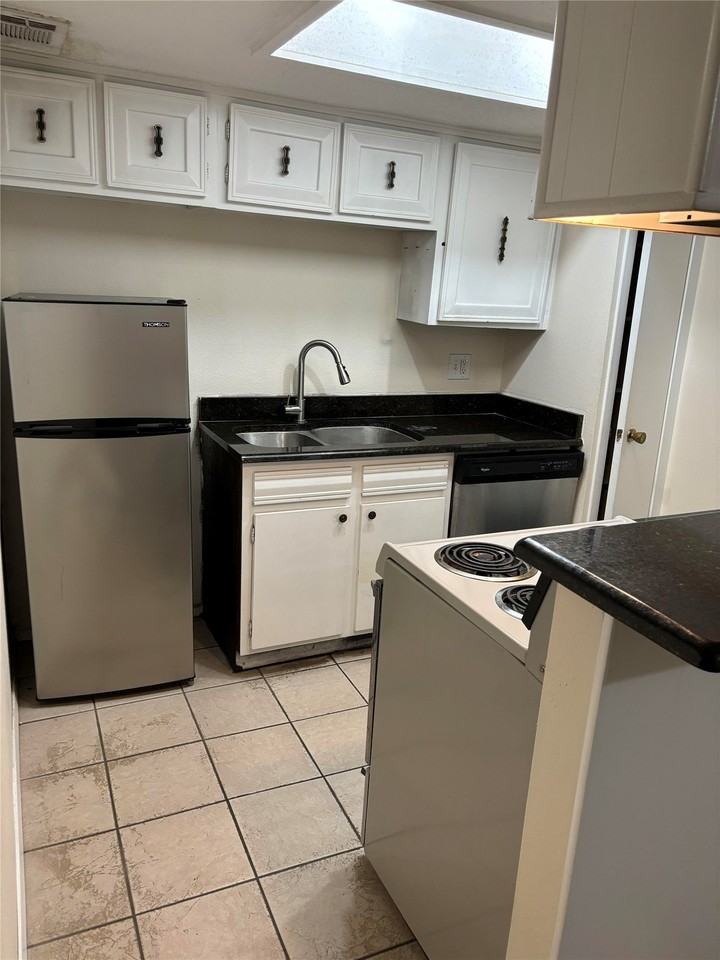 5921 Harvest Hill Rd #2086 - Photo 7 of 10
