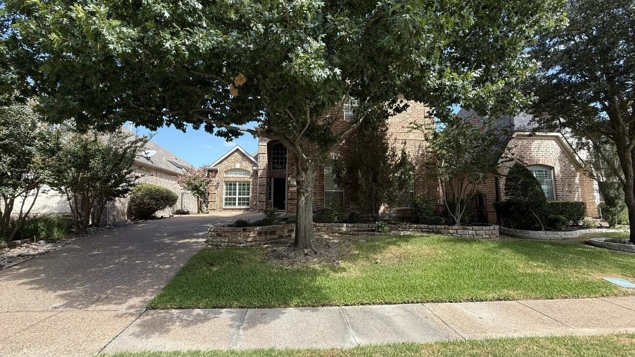 5700 Travis Dr - Photo 2 of 26