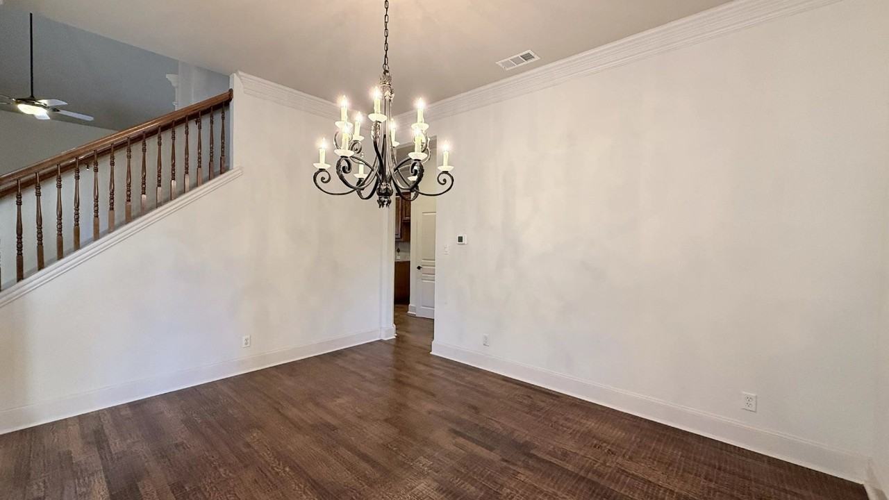 5700 Travis Dr - Photo 7 of 26