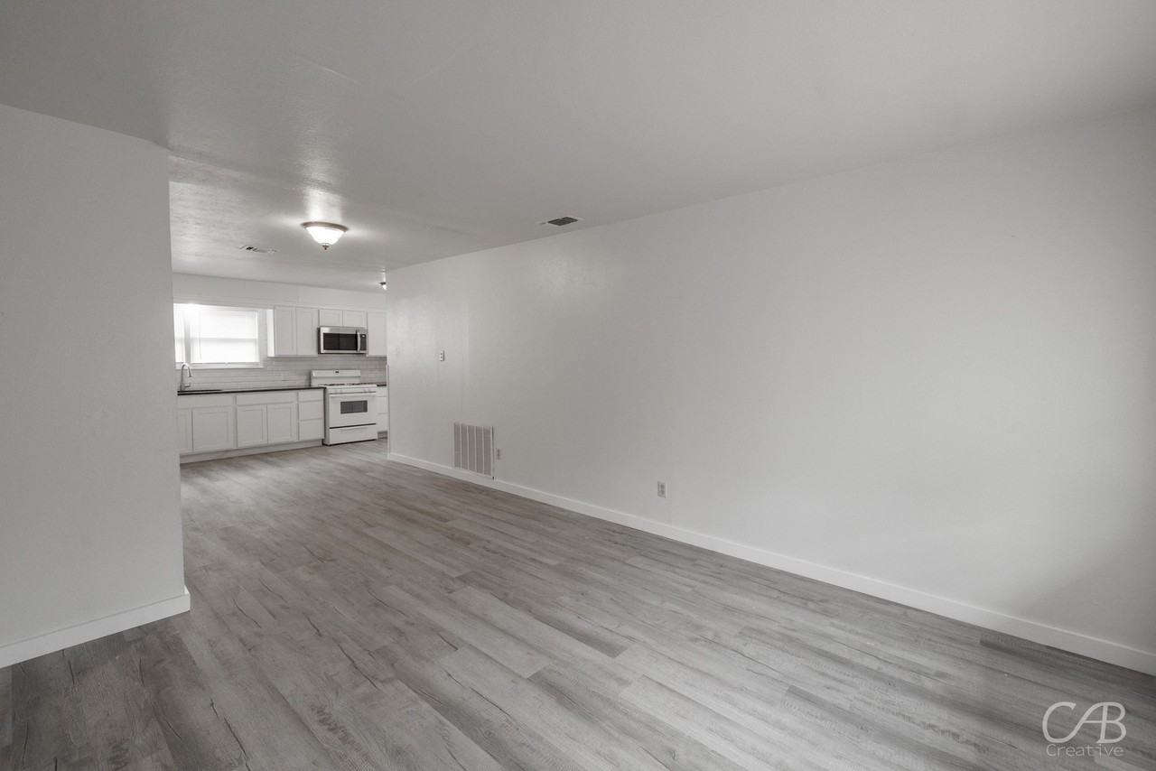 2121 Parramore St - Photo 2 of 32