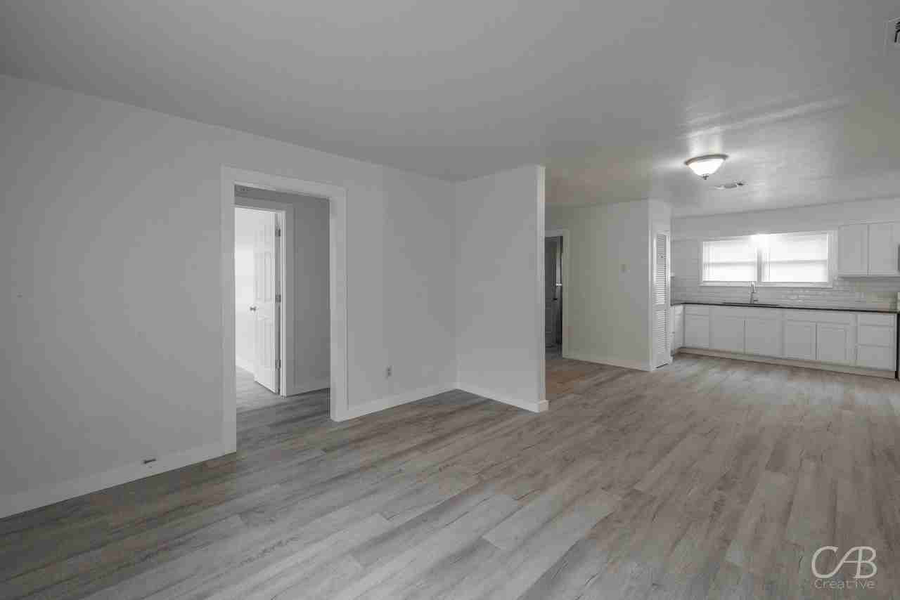 2121 Parramore St - Photo 4 of 32