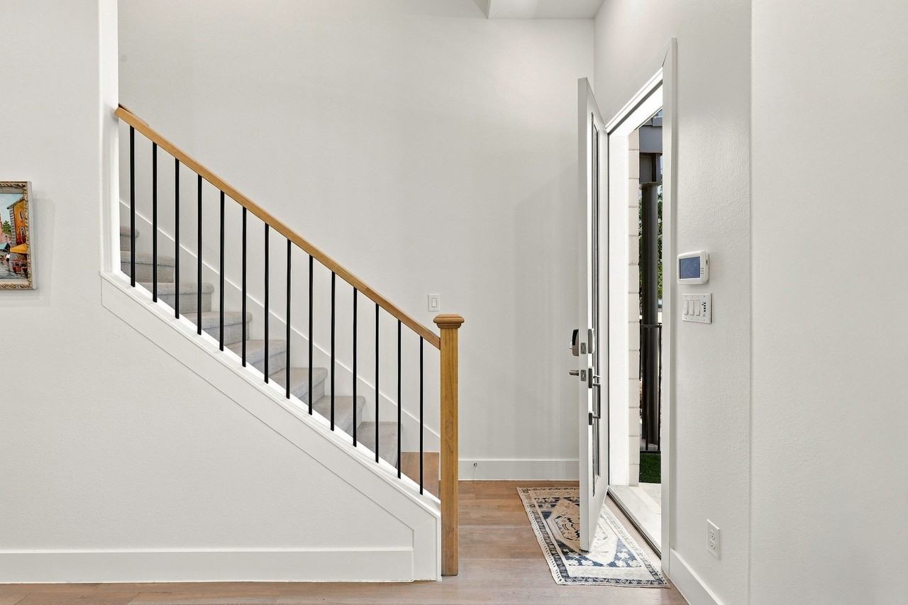 1137 Manderly Ct - Photo 3 of 33