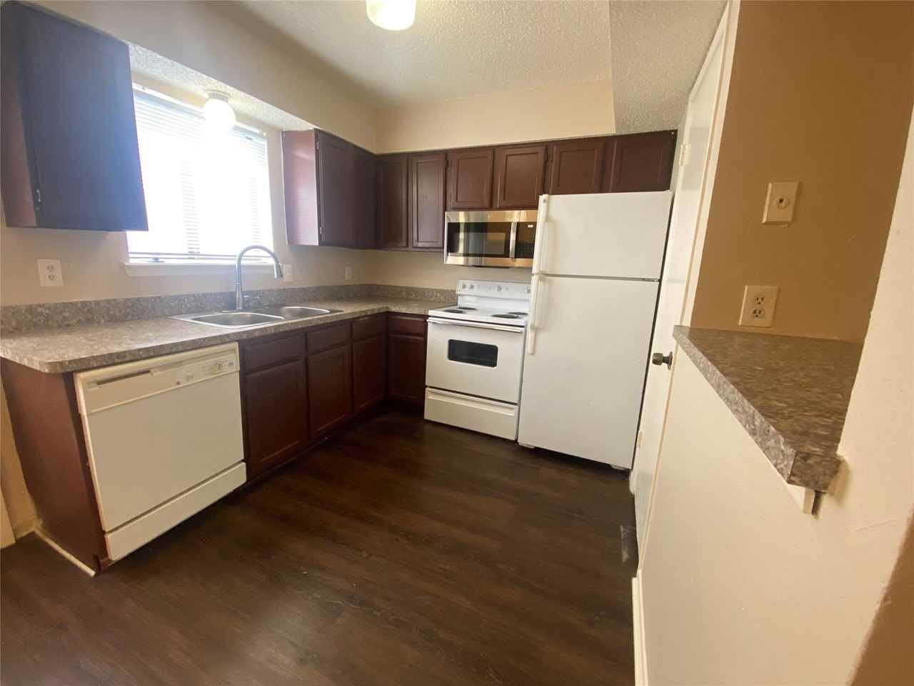 2802 Wimbledon Ct #B - Photo 2 of 16