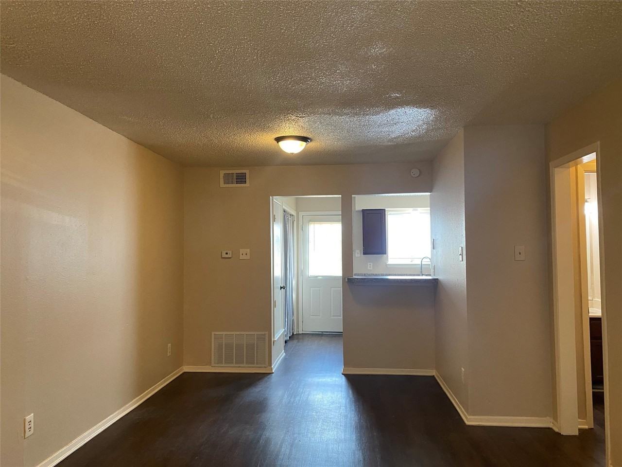 2802 Wimbledon Ct #B - Photo 5 of 16