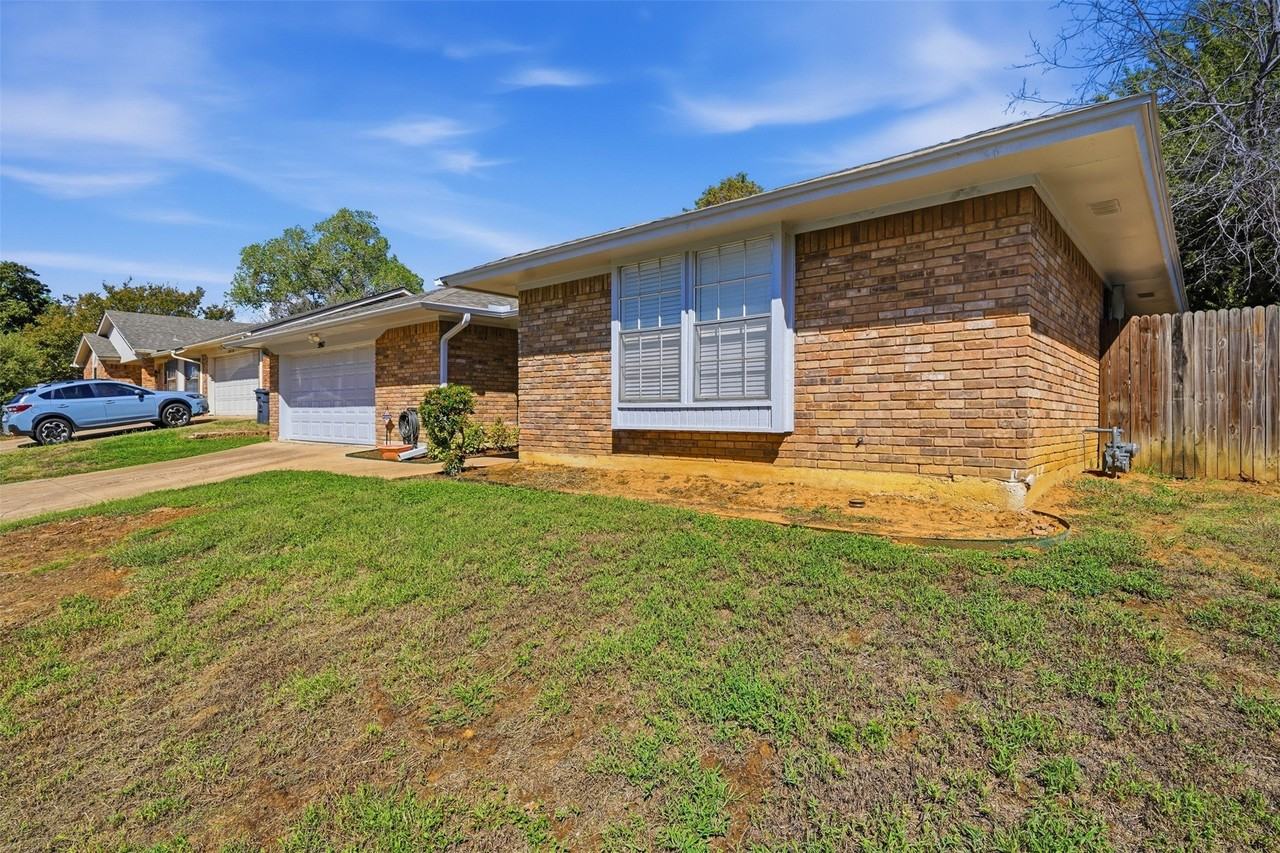5917 Pleasant Hill Dr - Photo 4 of 35