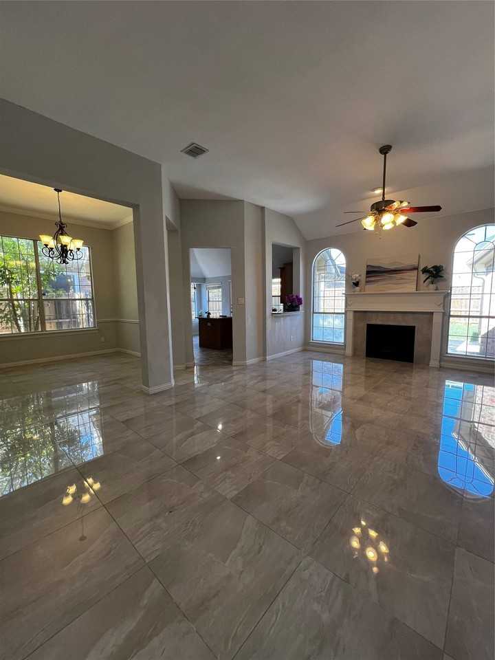 2806 Hammond Dr - Photo 3 of 4
